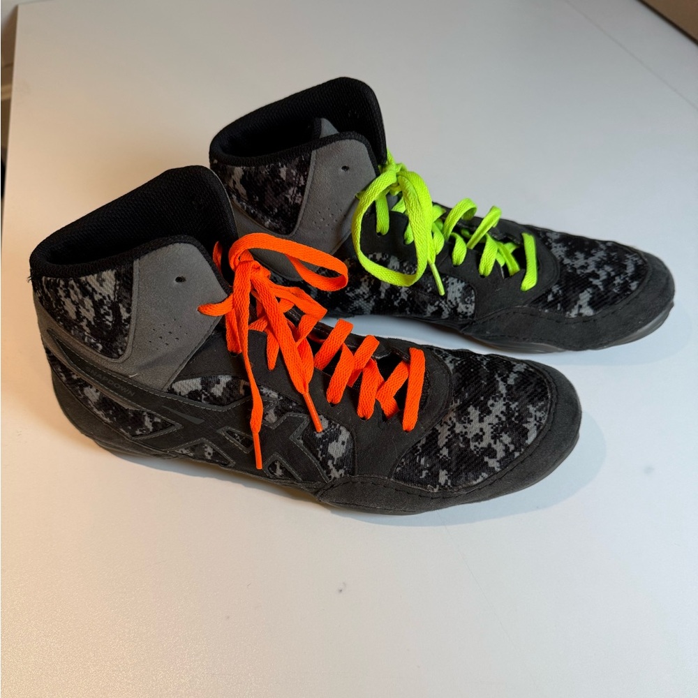 ASICS Camo Wrestling Shoes with Neon Laces Size 11